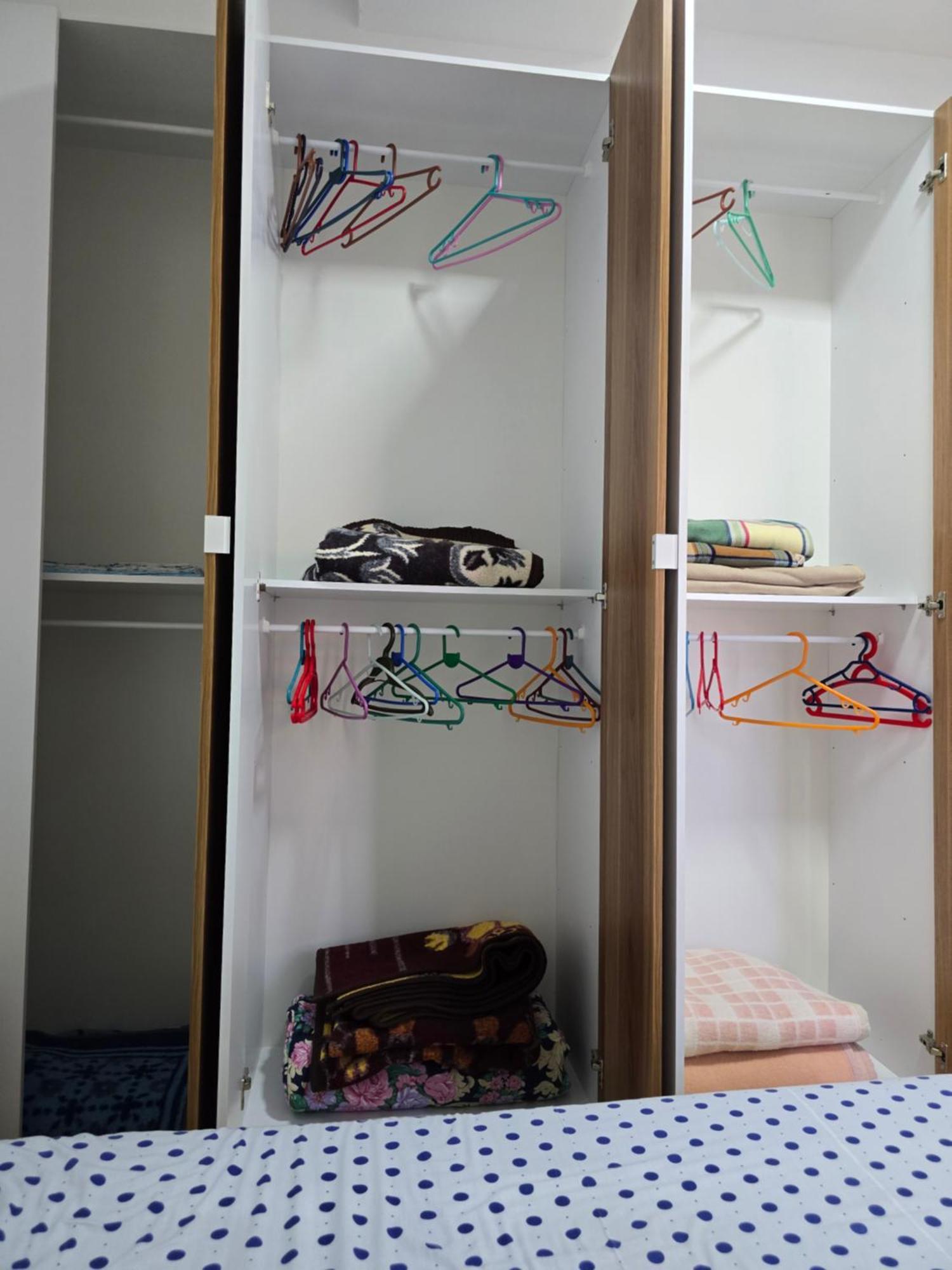 Modern , Quiet , Family Friendly & Fully Furnished *