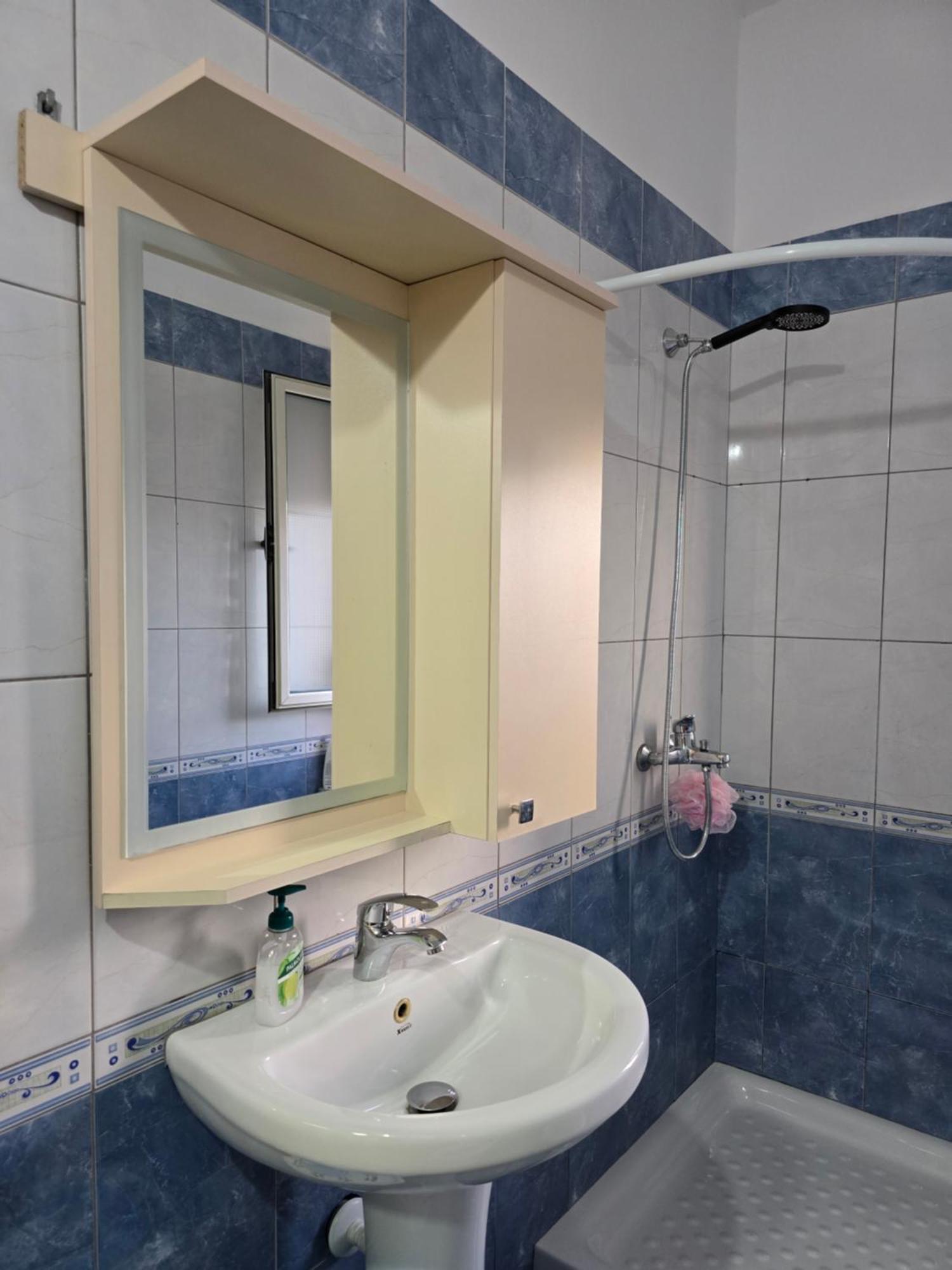 Modern , Quiet , Family Friendly & Fully Furnished